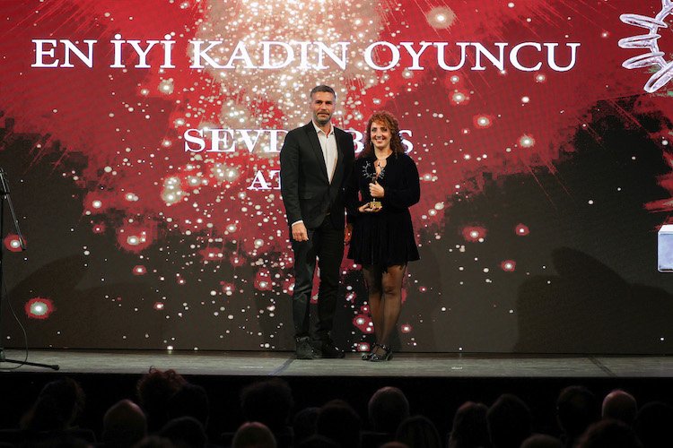 ankaraff2025_en-iyi-kadin-oyuncu-odulu_gokhan-mumcu_sevda-bas